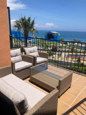 Ático con Vistas al Mar y con Piscina frente a Castillo Sohail